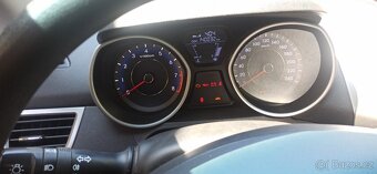 Hyundai Elantra 1,6 benzín - 7