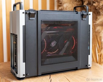MINI HERNÍ PC - Core i7-9700K / 16GB / RTX 2080 / 1TB SSD - 7