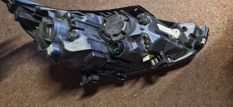 Leve predni svetlo hyundai i30 xenon led - 7