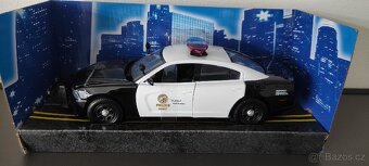 Modely aut 1/24 - Motormax 2 - 7