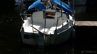 KAJUTOVÁ JACHTA / PLACHETNICE JENNY délky 5 m - 7