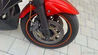 Suzuki GSR 600 - 7