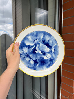 Míšeň Meissen Závěsný talíř Modré květy 25.5 cm, rok 1985 - 7