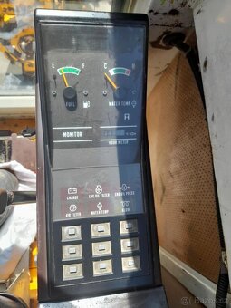 Hanix h260-2 Minibagr 2,7T + 2x lžíce - 7