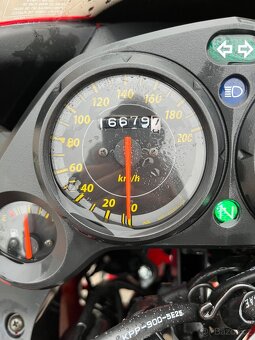 Honda CBR 125r - 7