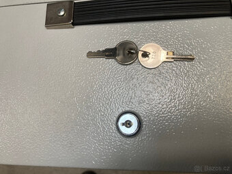 Pokladnička, kasička, trezorek, plechová skříňka 500 kč - 7