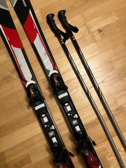 Lyžařský set - lyže, hůlky, boty. - 7