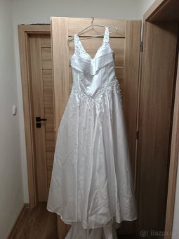 Krásné svatební šaty s perlami - 7