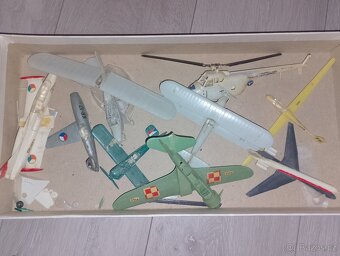 Prodám modely letadel, krabice - 7