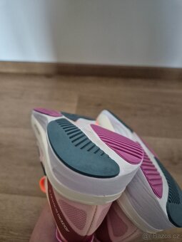 Běžecké boty Adidas ADIZERO BOSTON 11 vel.37 1/3 - 7