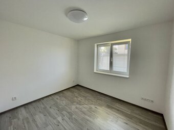 Pronájem bytu 4+kk 80 m², zahrada 85 m², Včelná - 7