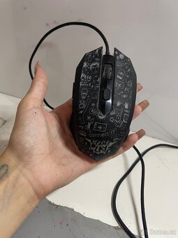 Počítač s monitorem - 7