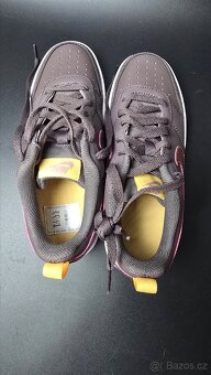 Nike court borough low 2    37,5eu - 7