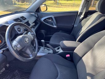 TOYOTA RAV 4 2,0i 112KW BENZÍN AUTOMAT 4X4 81.000KM - 7