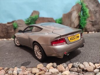prodám model 1:18 aston martin vanquish - 7
