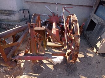 Traktor Eicher + náhradní motor +příslušenství - 7