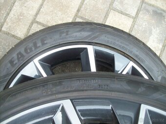 alu kola Superb3 Passat B8 GY F1 235.45.18" 95% - 7