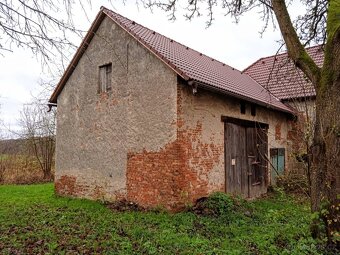 Prodej rodinného domu před rekonstrukcí v obci Víska, s poze - 7