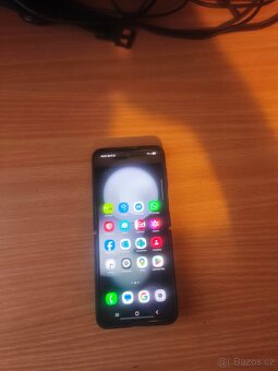 Prodám, vyměním mobilní telefon Zn. Samsung Galaxy Z Flip 5 - 7