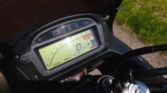 Suzuki XF 650 Freewind - 7