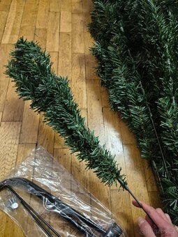 Nový umělý vánoční stromek, 240 cm - 7