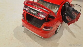 Holden Commodore 1:18 AutoArt - 7