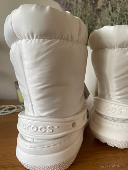 Bílé zimní kožíškové sněhule original Crocs, vel. 39 - 7