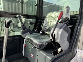 Minibagr XTM X10S PRO 2025 s kabinou - 7