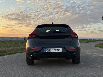 Volvo V40 T2 88kw 1.6 benzín manuál - 7
