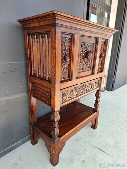 Starožitný masivní vyřezávaný kabinet - 7