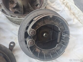 Jawa 250 350 kývačka - náboje kol + brzdové štíty - 7