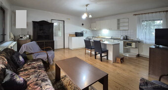 Prodej pěkného domu se dvorkem, terasou a zahradou v Lezníku - 7