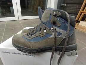BOTY po synech - BEDNA BOT  - výborný stav - 7