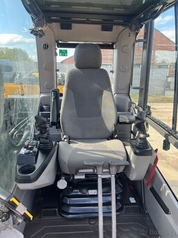 Pásové rypadlo Volvo EC140EL - 7