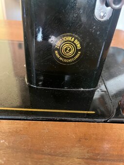 Starý šicí stroj Zetina - 7