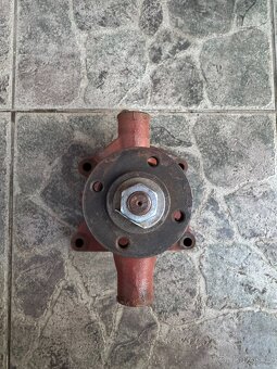 Vodní pumpa, čerpadlo asi na traktor - 7