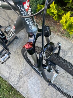 Kellys Axis 28” - 7