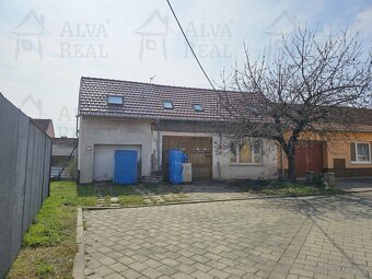 Polořadový rodinný dům v obci Šakvice, CP 304 m², garáž a... - 7