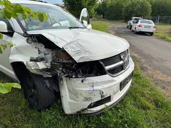 Dodge Journey 2.0 CRD 103 kw - po nehodě - 7