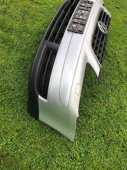 PŘEDNÍ NÁRAZNÍK VW CADDY TOURAN STŘÍBRNÝ - 7
