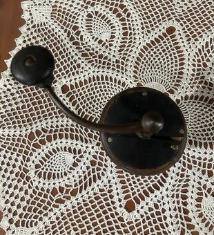 Starožitný kávový mlýnek přelom 19./20. století - 7