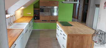 Byt 4+KK 190m2 + byt +KK 150m2 + prodejna 60m2. - 7