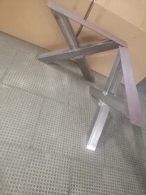 Nohy pod stůl - 7