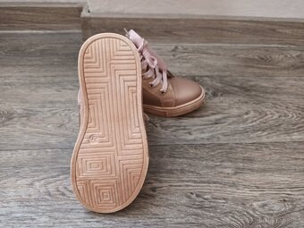 Nové růžové polobotky Baťa, vel. 27 - 7