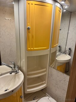 Karavan Dethleffs /4 místa / 1300Kg/ markýza/ nosič/ - 7