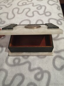 Doza mramor- kov- dřevo - Karlova univerzita - 7