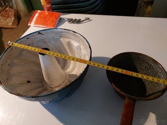 Staré nádobí a zátka. - 7