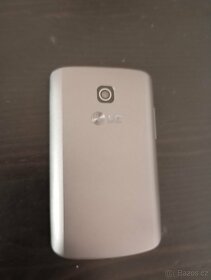 Tlačítkový Nokia X3-00 a dotykový LG-E410i - 7