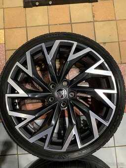 Alu kola Škoda R19 5X112 LETNÍ PNEU 225/35 R19 HELIX - 7
