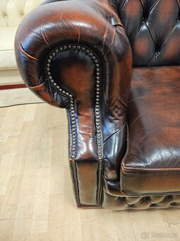 CHESTERFIELD ŠTÝL,HRUBO-KOŽENÁ SEDAČKA/PEKNÁ/ - 7